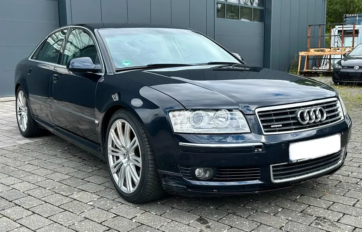 Gebraucht Audi A8 334 PS (245 kW) 2003 Blau Limousine