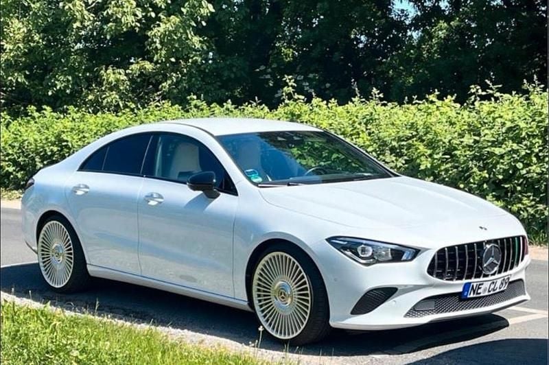 Weiß Gebraucht 2019 Mercedes CLA220 Limousine | 27.000 € (Guter Preis) - Bild 1/4