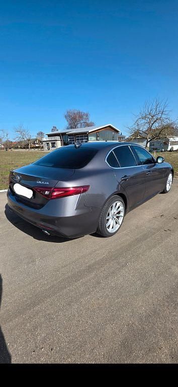 Gebraucht Alfa Romeo Giulia Super 179 PS (131 kW) 2017 Grau Limousine