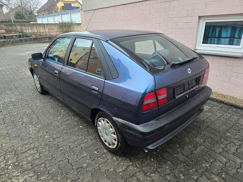 Gebraucht Lancia Delta 75 PS (55 kW) 1993 Blau Kleinwagen