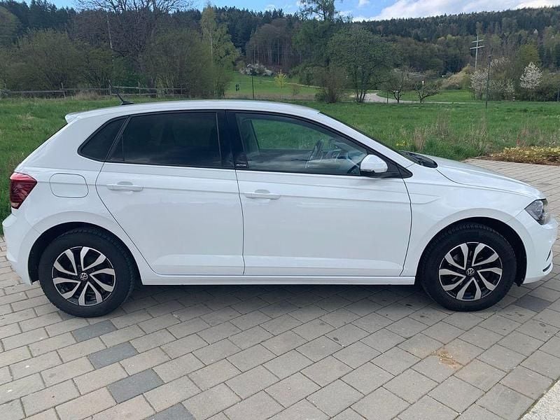 Second-hand VW Polo Active 95 CP (69 kW) 2021 Alb Hatchback