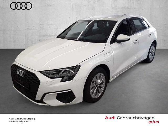 Ibisweiß Gebraucht 2022 Audi A3 Sportback e-tron Ambiente Kleinwagen | 24.790 € (Guter Preis) - Bild 1/3