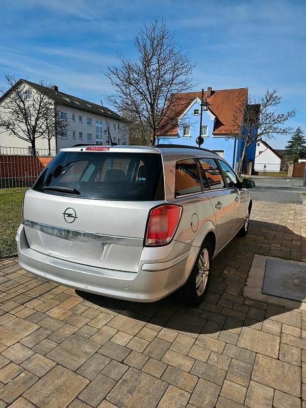 Gebraucht Opel Astra 150 PS (110 kW) 2010 Grau Kombi