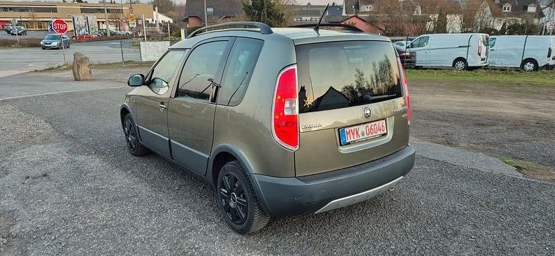 Gebraucht Skoda Roomster Plus Edition 90 PS (66 kW) 2014 Grün Van / Kleinbus