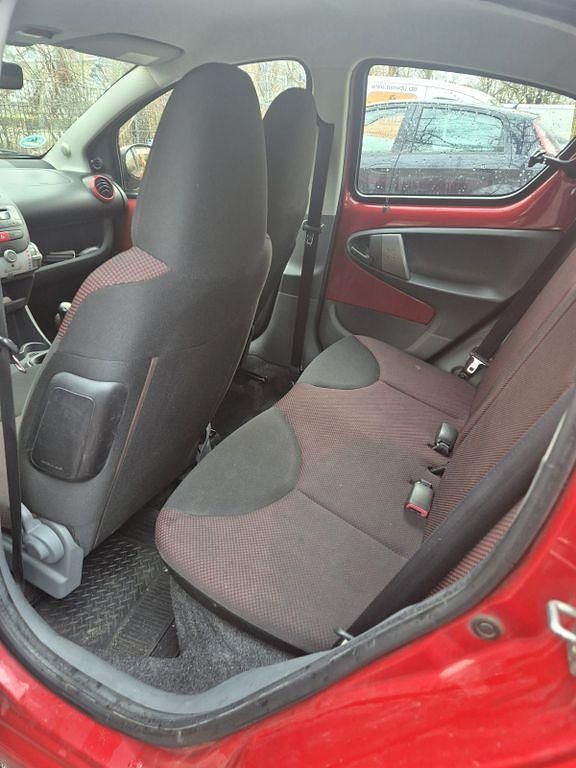 Gebraucht Toyota Aygo 68 PS (50 kW) 2005 Rot Kleinwagen