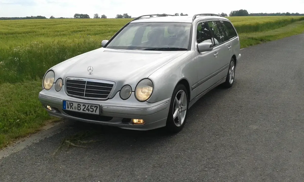 Gebraucht Mercedes E240 177 PS (130 kW) 2000 Silber Kombi