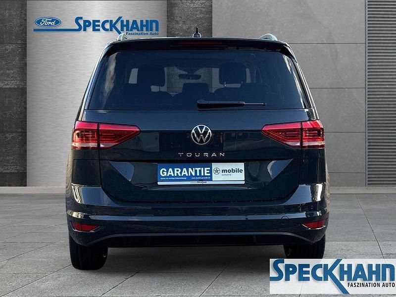 Gebraucht VW Touran Highline 150 PS (110 kW) 2024 Grau Van / Kleinbus