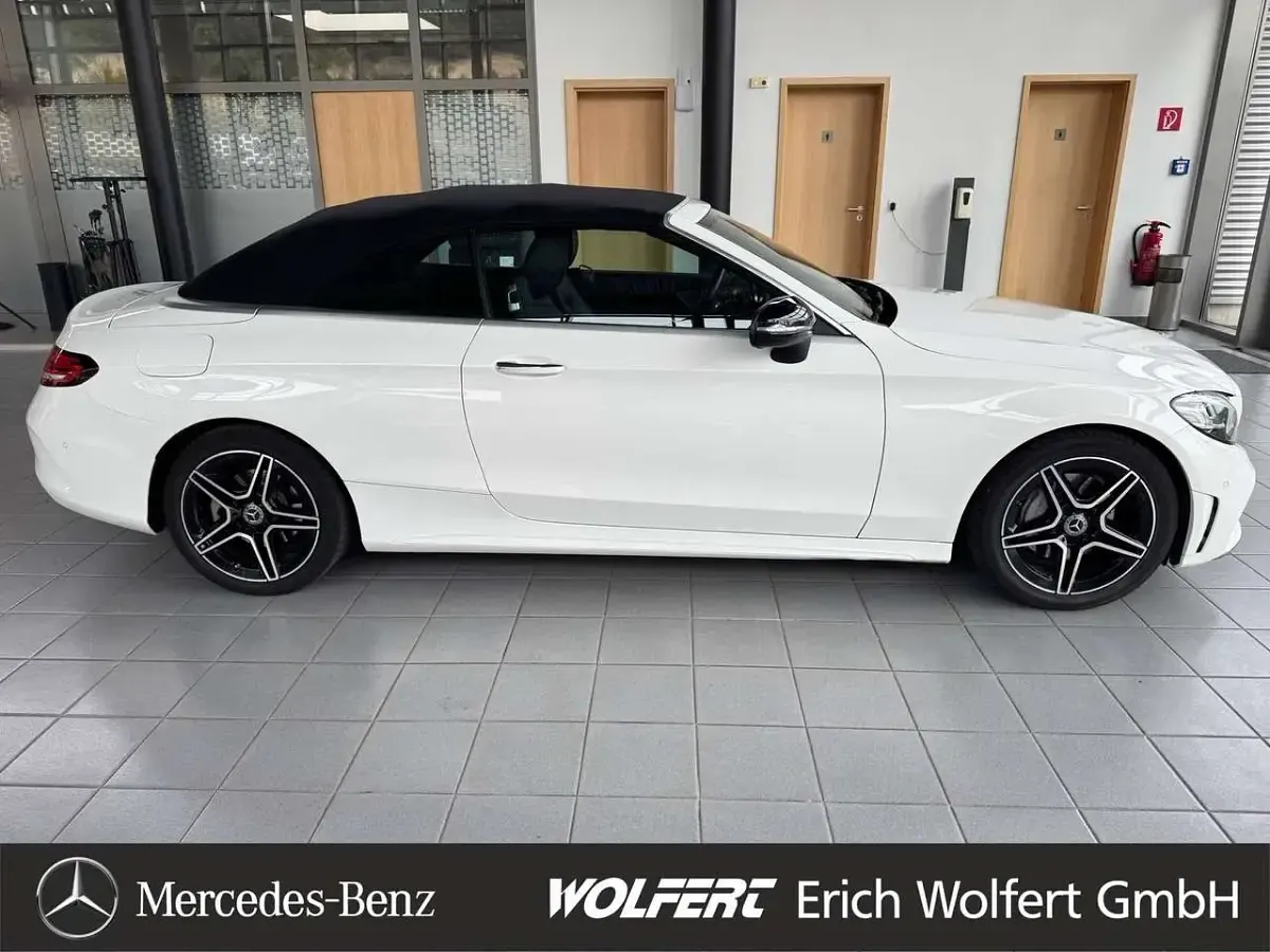 Gebraucht Mercedes C220 AMG 194 PS (142 kW) 2020 Polarweiss  unilack Cabrio