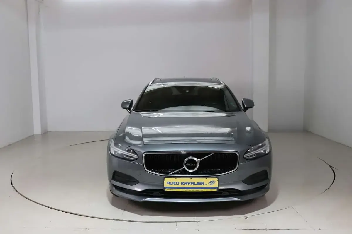 Gebraucht Volvo V90 Momentum 150 PS (110 kW) 2018 Grau Kombi