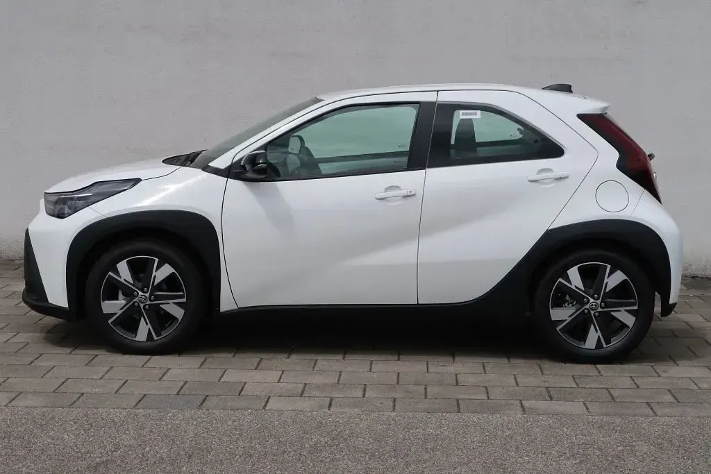 Neu Toyota Aygo X Active 116 PS (85 kW) 2026 Weiß SUV
