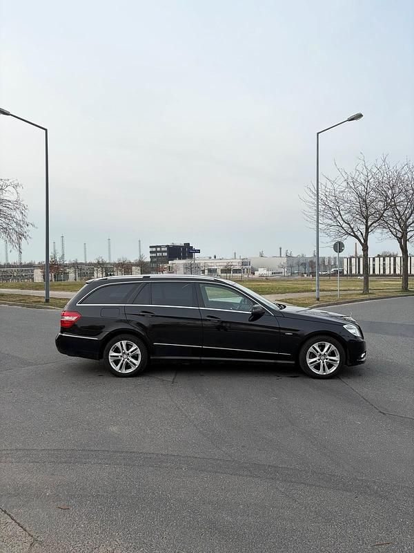 Gebraucht Mercedes E200 Avantgarde 184 PS (135 kW) 2010 Schwarz Kombi