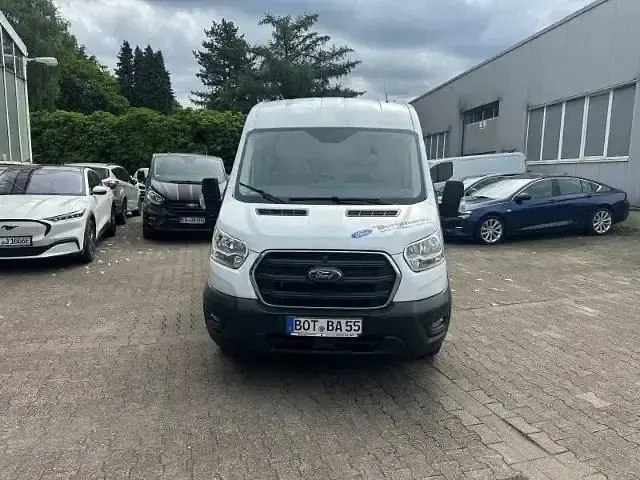 Gebraucht Ford Transit Trend 131 PS (96 kW) 2022 Frostweiß Van