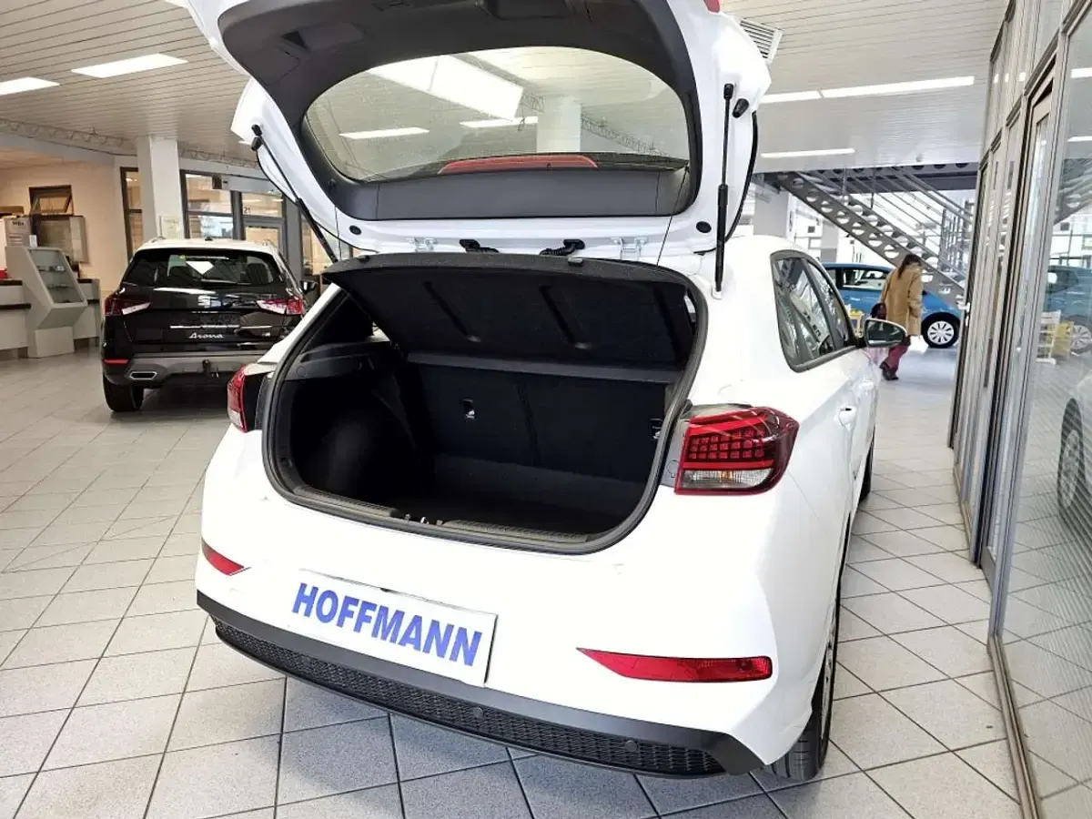 Neu Hyundai i30 101 PS (74 kW) 2026 Atlaswhite Limousine