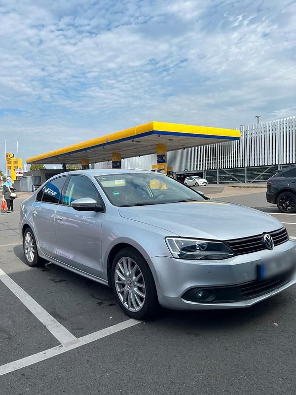 Silber Gebraucht 2011 VW Jetta Limousine | 5.999 € (Etwas zu teuer) - Bild 1/4