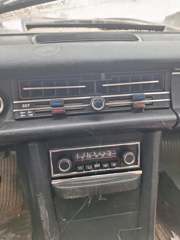 Gebraucht Mercedes W114 65 PS (47 kW) 1972 Rot Limousine