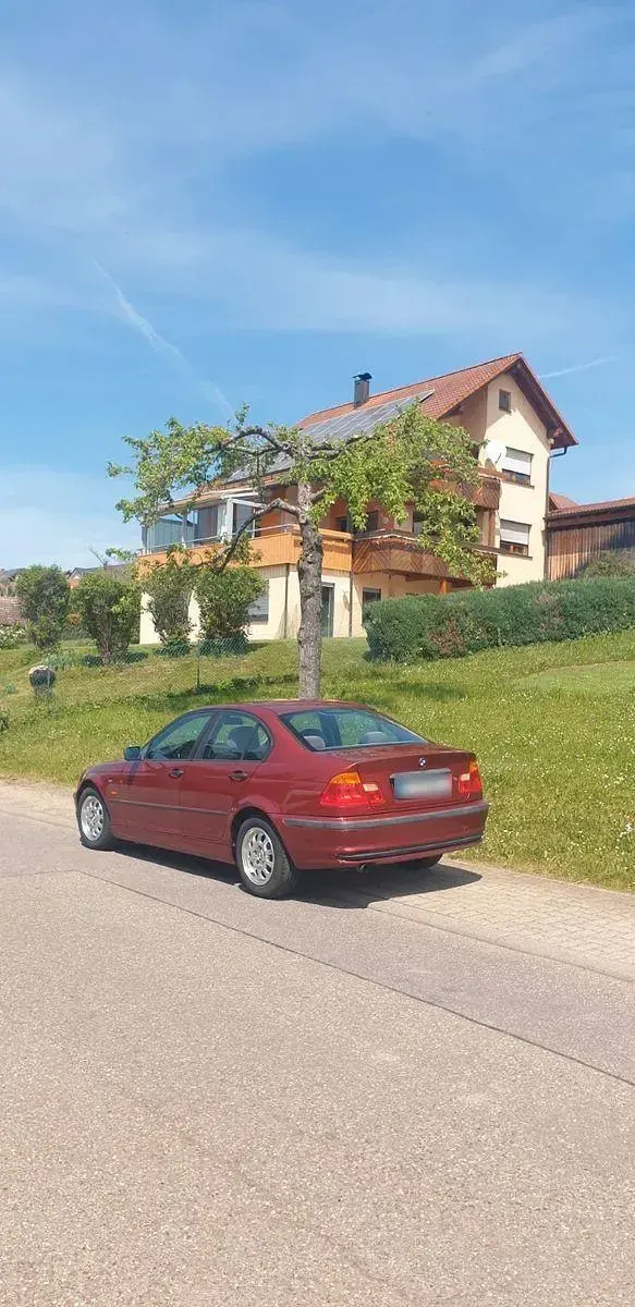 Gebraucht BMW 318 118 PS (86 kW) 1998 Rot Limousine