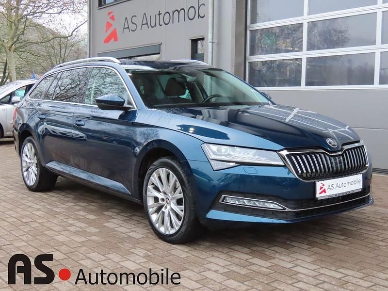 Gebraucht Skoda Superb Style 200 PS (147 kW) 2022 Modra lava/lava blau Kombi