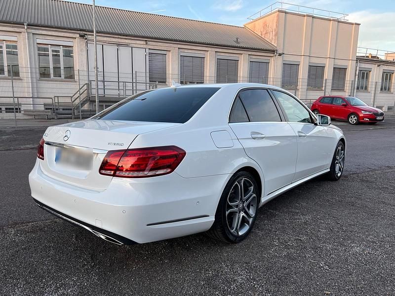 Gebraucht Mercedes E400 Avantgarde 333 PS (244 kW) 2014 Weiß Limousine