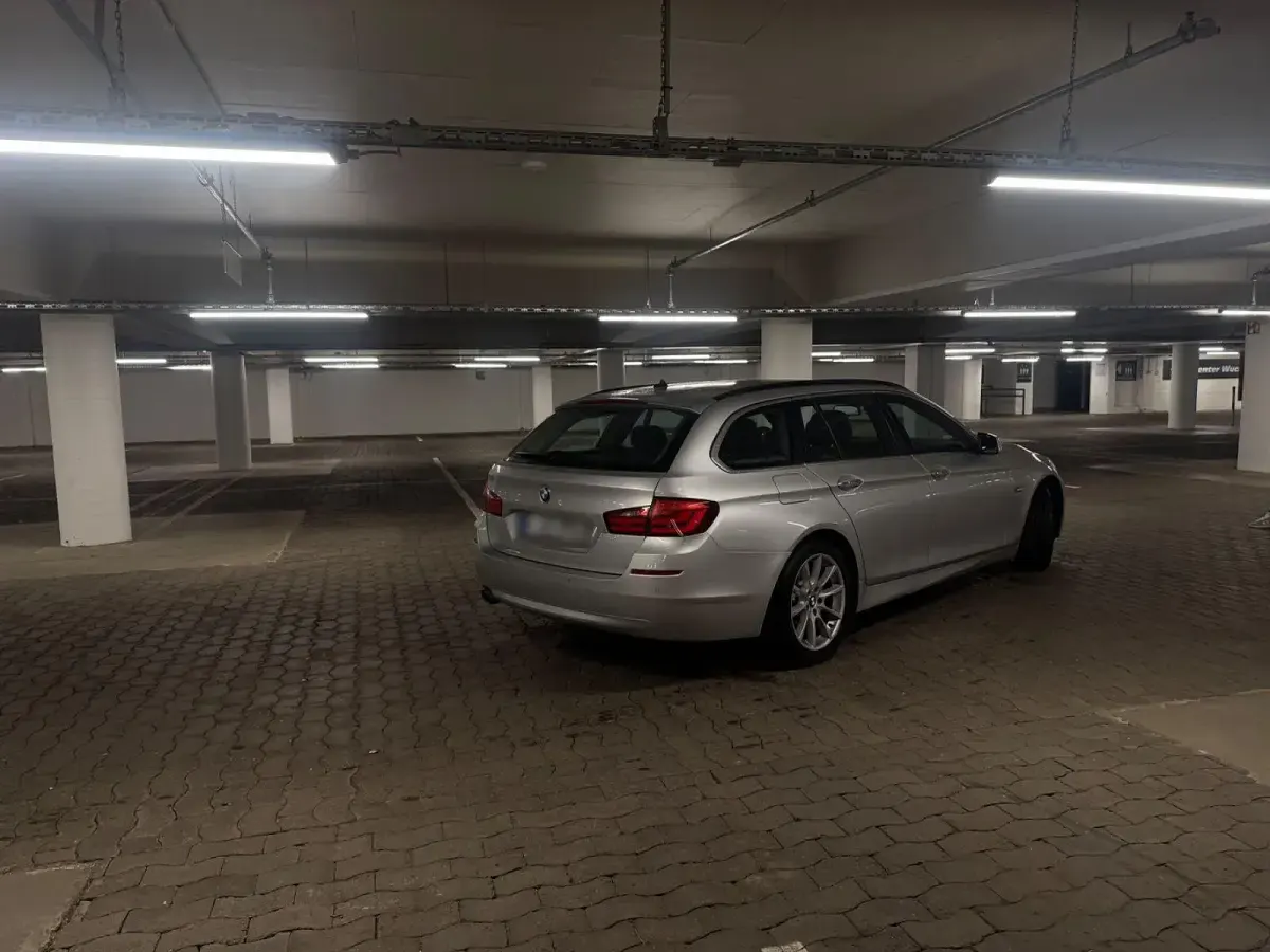 Gebraucht BMW 520 184 PS (135 kW) 2012 Grau Kombi