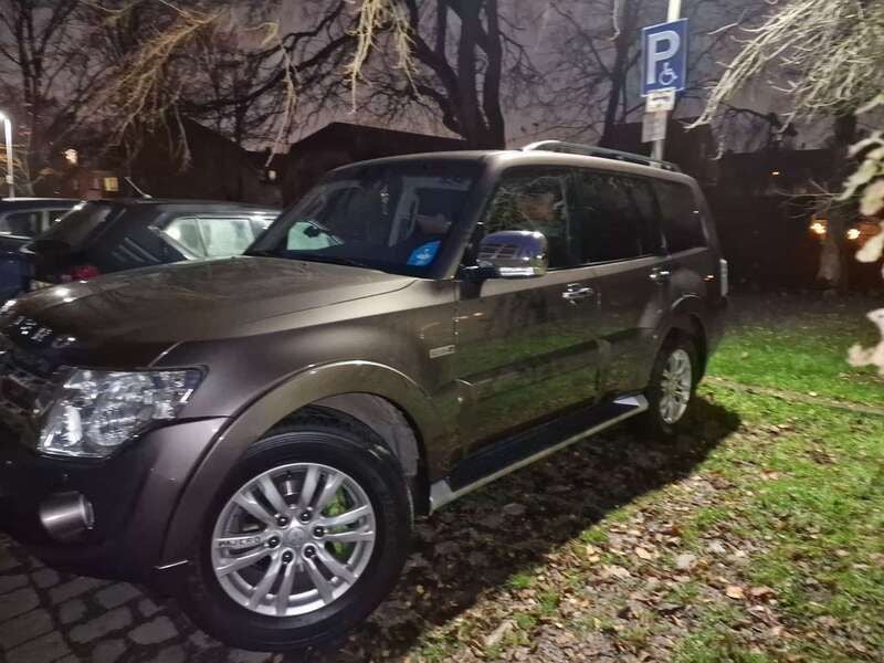 Braun Gebraucht 2014 Mitsubishi Pajero Edition SUV | 19.850 € (Fairer Preis) - Bild 1/4