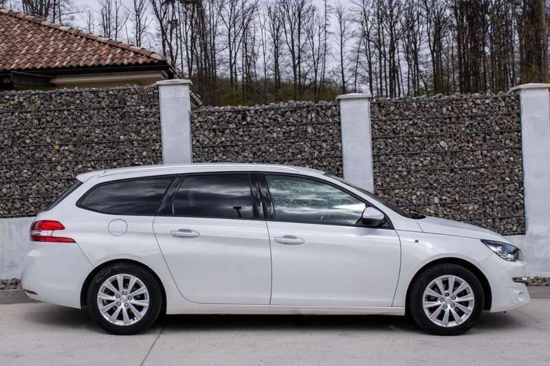 Weiß Gebraucht 2017 Peugeot 308 Style Kombi | 9.400 € (Fairer Preis) - Bild 1/4