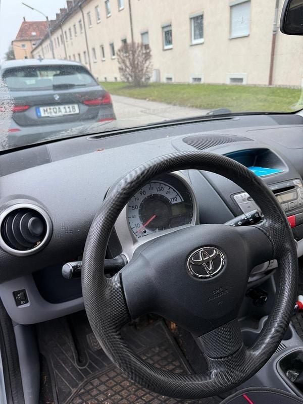 Blau Gebraucht 2006 Toyota Aygo Kleinwagen | 1.700 € (Guter Preis) - Bild 1/4