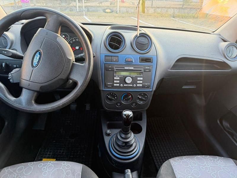 Gebraucht Ford Fiesta Ambiente 60 PS (44 kW) 2005 Blau Kleinwagen