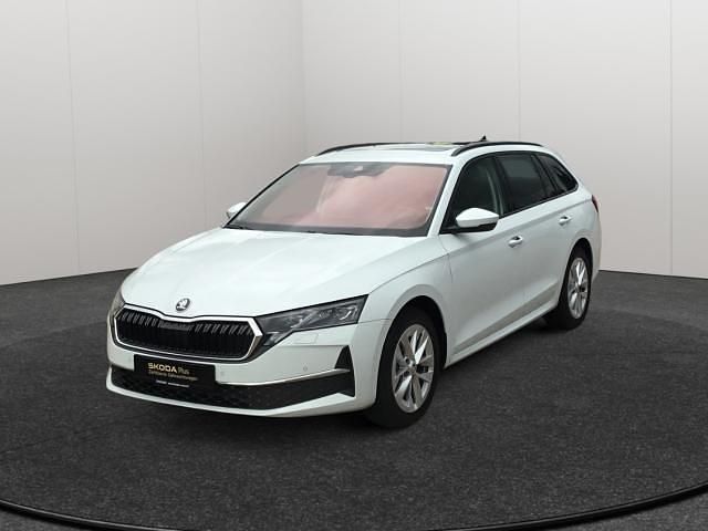 Weiss Gebraucht 2024 Skoda Octavia Selection Kombi | 34.922 € (Etwas zu teuer) - Bild 1/4