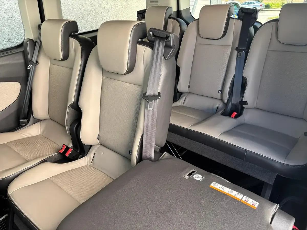 Gebraucht Ford Tourneo 170 PS (125 kW) 2017 Schwarz Van / Kleinbus