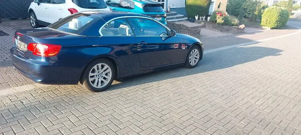 Gebraucht BMW 320 Cabriolet 184 PS (135 kW) 2011 Blau Cabrio