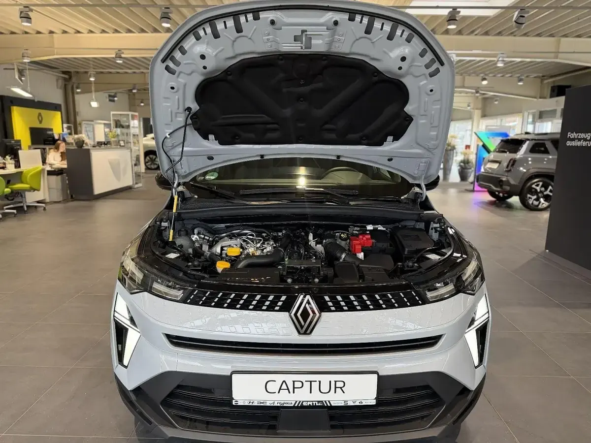 Gebraucht Renault Captur Techno 140 PS (102 kW) 2025 Grau SUV