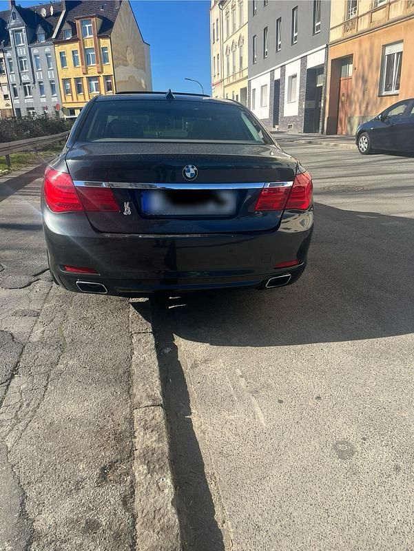 Gebraucht BMW 740 306 PS (225 kW) 2012 Schwarz Limousine