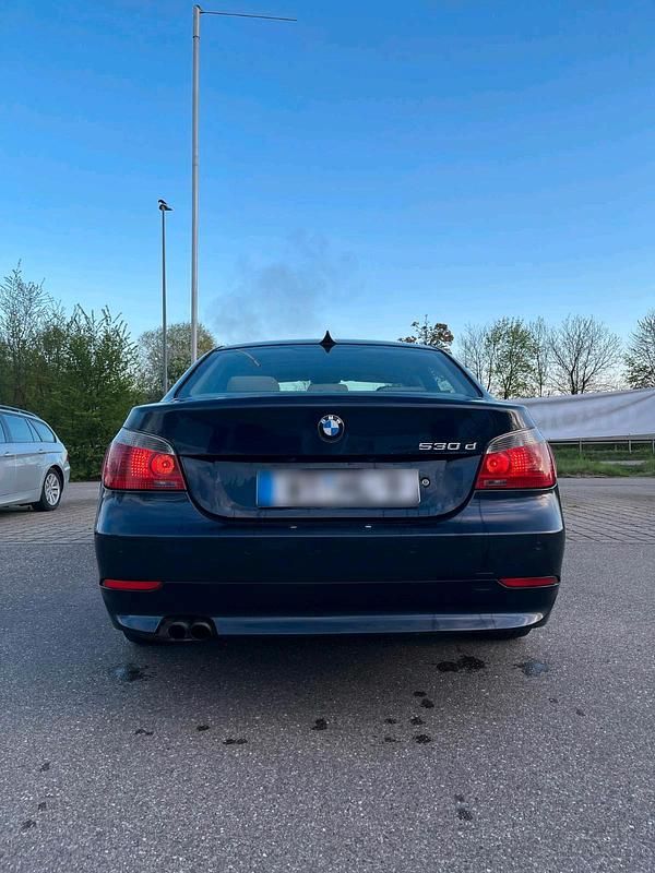 Gebraucht BMW 530 218 PS (160 kW) 2004 Blau Limousine