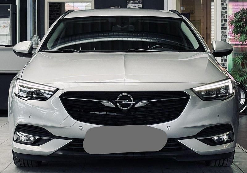 Grau Gebraucht 2018 Opel Insignia Kombi | 12.000 € - Bild 1/4