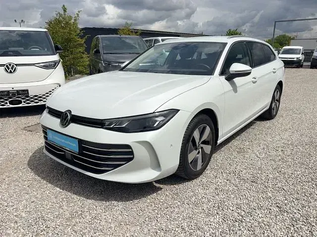 Gebraucht VW Passat Business 150 PS (110 kW) 2025 Oryxweiß perlmutteffekt Kombi