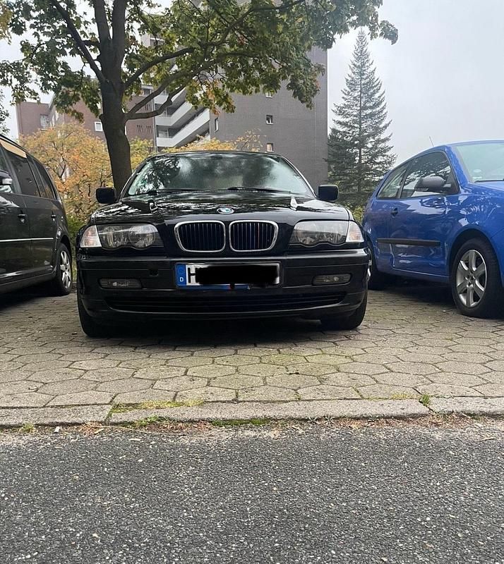 Gebraucht BMW 318 118 PS (86 kW) 2001 Schwarz Limousine