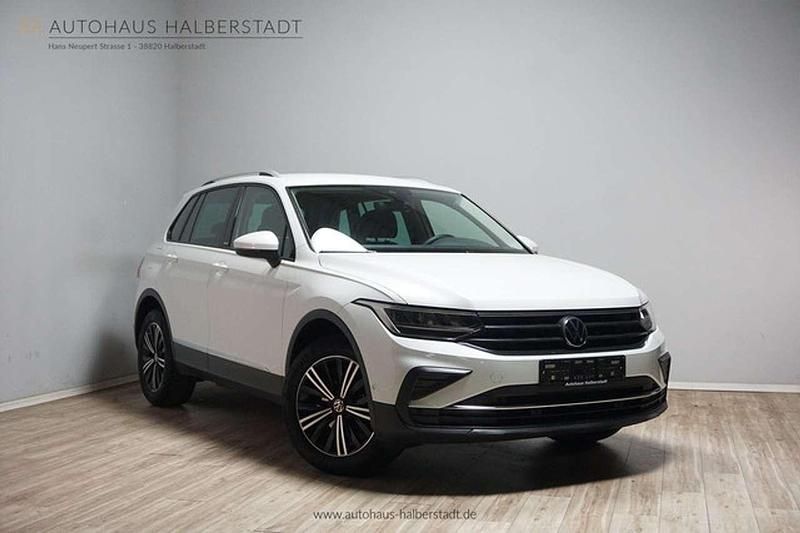 Oryxweiß perlmutteffek (metallic) Gebraucht 2021 VW Tiguan United SUV | 21.990 € (Guter Preis) - Bild 1/3