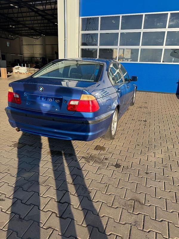 Brugt BMW 318 Performance 118 HK (86 kW) 2000 Blå Sedan