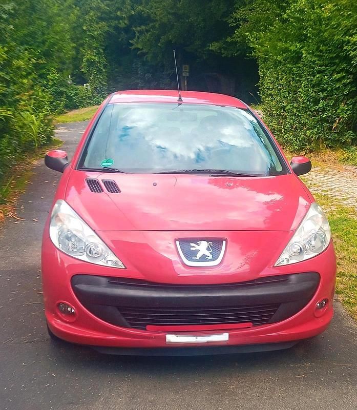 Rot Gebraucht 2010 Peugeot 206+ Kleinwagen | 2.000 € (Fairer Preis) - Bild 1/4