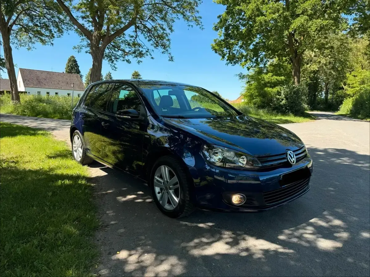 Gebraucht VW Golf VII Edition 105 PS (77 kW) 2012 Blau Kleinwagen