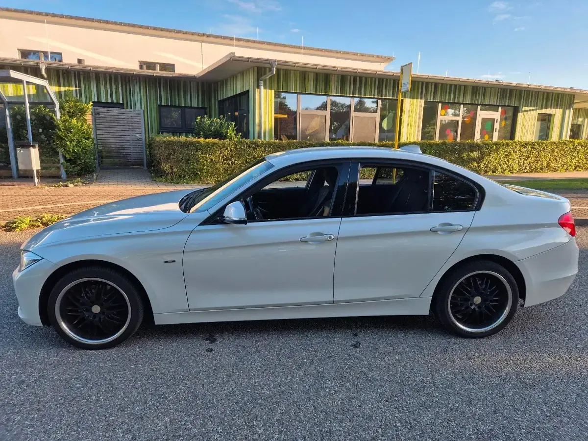 Gebraucht BMW 318 143 PS (105 kW) 2014 Weiß Limousine