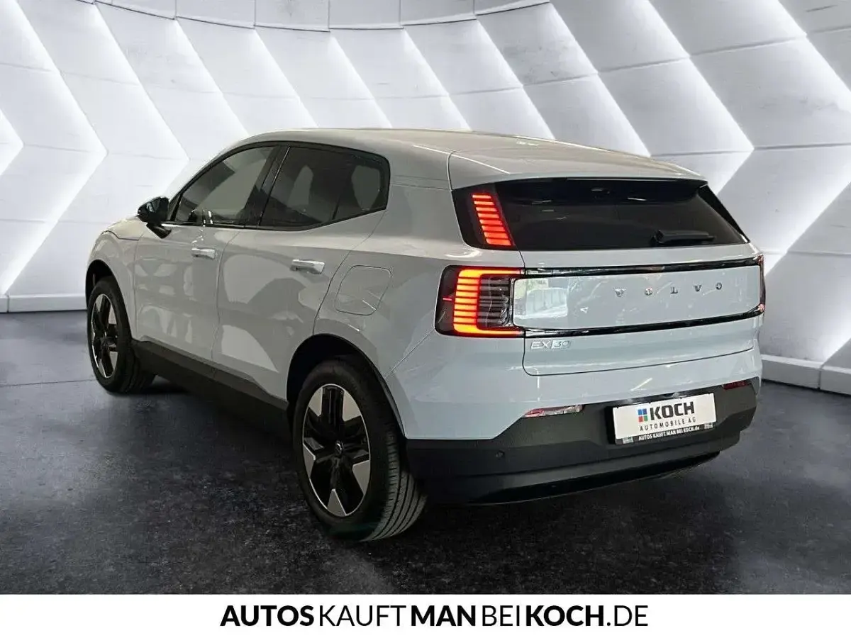 Neu Volvo EX30 Core 200 kW (272 PS) 2025 Cloud blue (62600) SUV