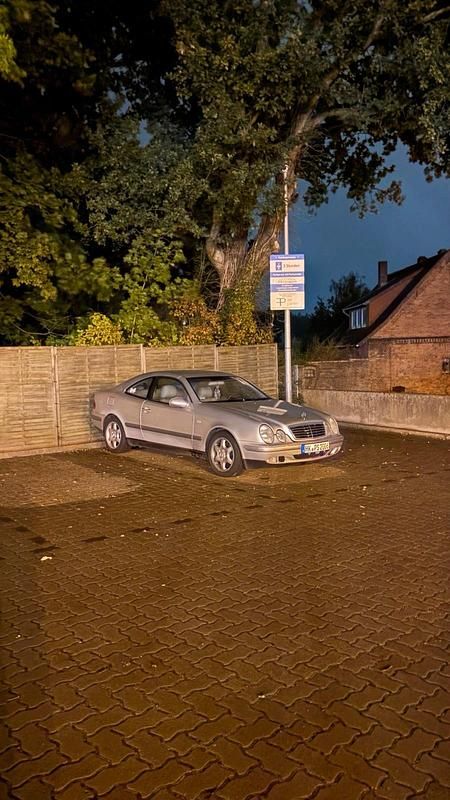 Grau Gebraucht 1998 Mercedes CLK320 Elegance Coupé | 2.700 € (Etwas zu teuer) - Bild 1/4