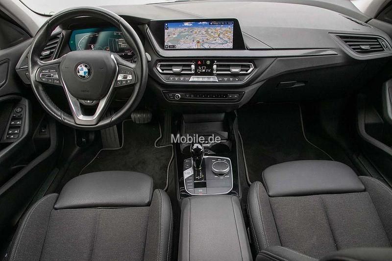 Gebraucht BMW 118 Sport Line 136 PS (100 kW) 2023 Weiß Kleinwagen