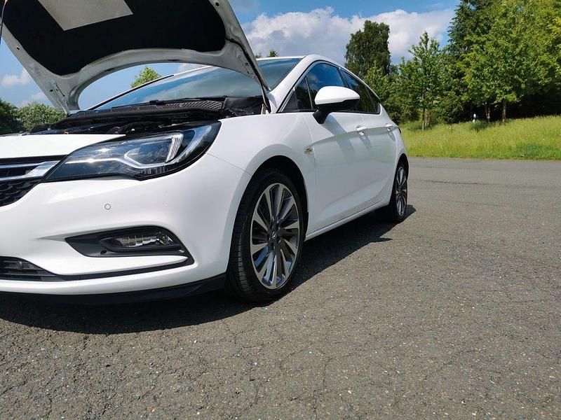Gebraucht Opel Astra Ultimate 160 PS (117 kW) 2017 Weiß Limousine
