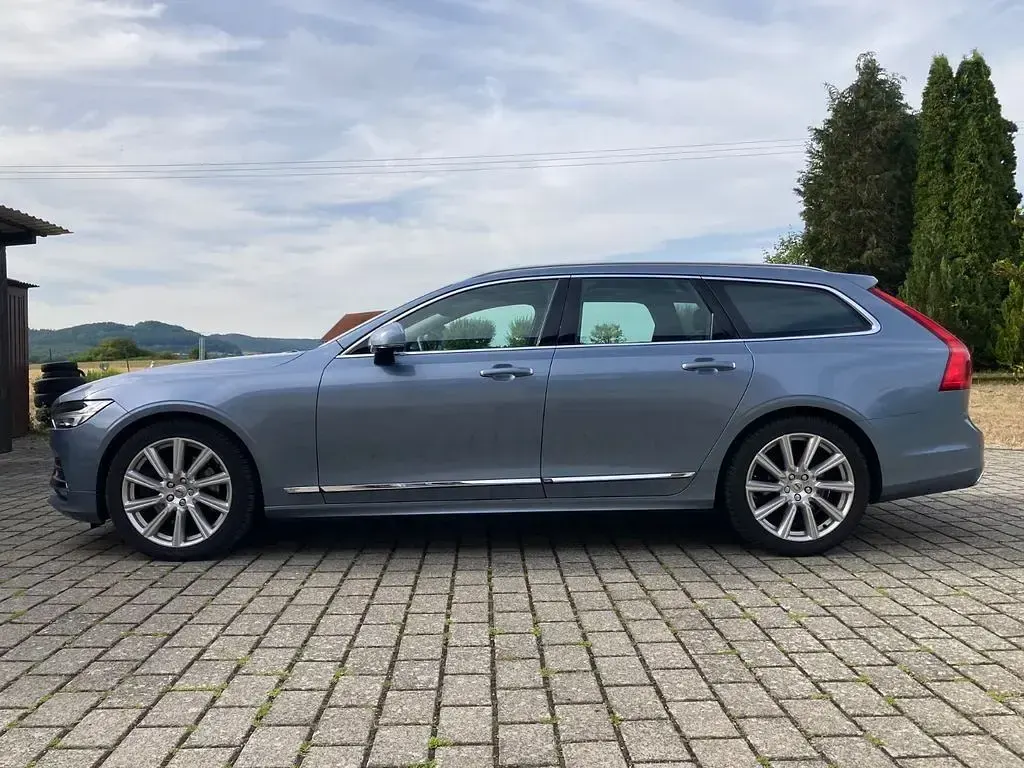 Gebraucht Volvo V90 Inscription 235 PS (172 kW) 2018 Blau Kombi