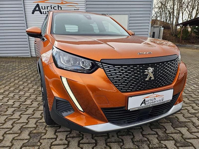 Gebraucht Peugeot 2008 Allure 131 PS (96 kW) 2020 Orange fusion SUV
