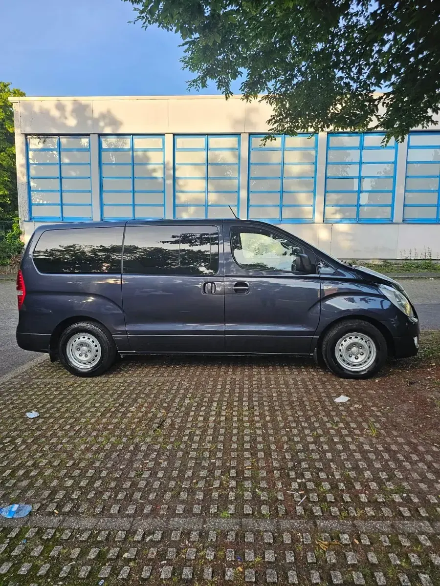Gebraucht Hyundai H-1 170 PS (125 kW) 2014 Blau Van / Kleinbus