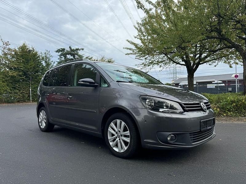 Grau Gebraucht 2012 VW Touran Comfortline Van / Kleinbus | 9.490 € (Fairer Preis) - Bild 1/4