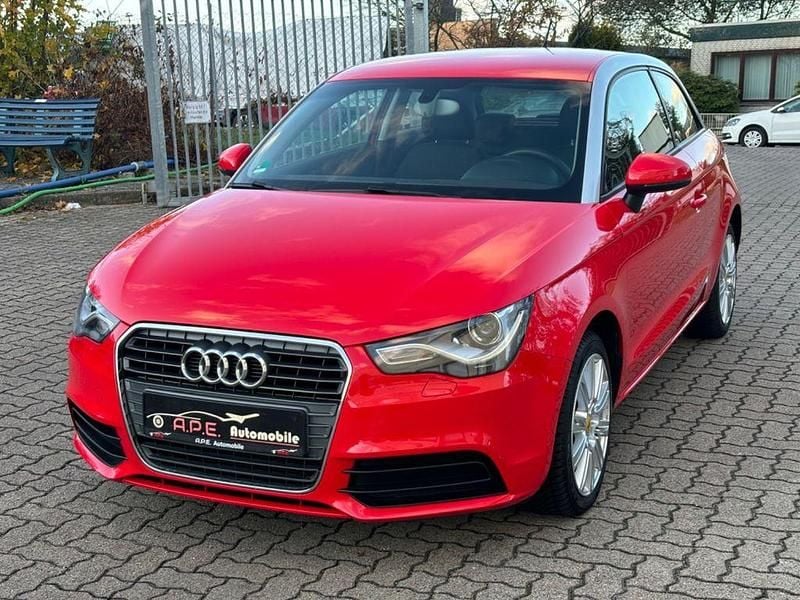 Gebraucht Audi A1 Attraction 122 PS (89 kW) 2011 Rot Limousine